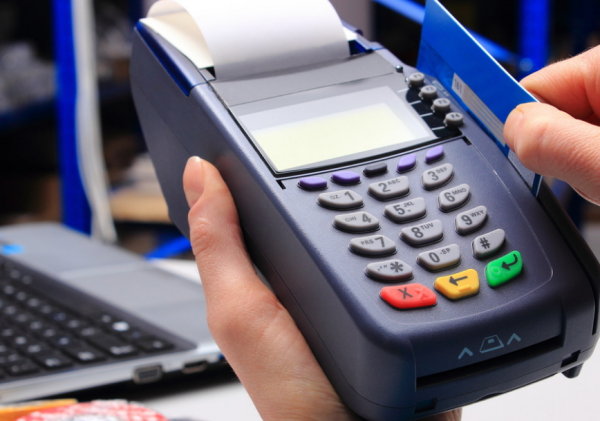 利用pos机非法套现：亿元大案！上海警方破获全国首例新型信用卡诈骗案，跨省抓捕惊心动魄！